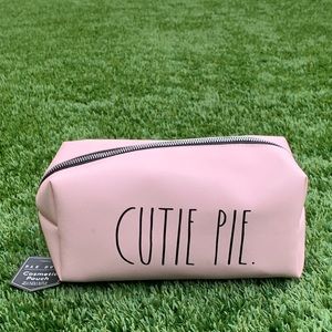 CUTIE PIE cosmetic pouch in pink from Rae Dunn